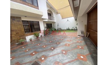 ¡Se Alquila Casa Para Uso Comercial En La Merced!, Primer Piso, Amplio Espacio. Renta: 5,900 Soles