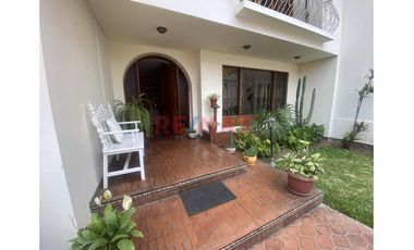 ¡Se Alquila Casa Para Uso Comercial En La Merced!, Primer Piso, Amplio Espacio. Renta: 5,900 Soles