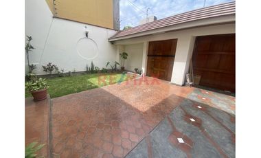 ¡Se Alquila Casa Para Uso Comercial En La Merced!, Primer Piso, Amplio Espacio. Renta: 5,900 Soles