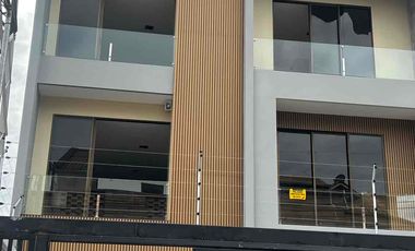 casas y edificios en venta en zonas comerciales sectores estadio centro histórico batán san Sebastián con locales oficinas y departamentos