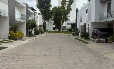 CASA EN RENTA, EN FRACC. BOSQUE SAN DIEGO, SAN PEDRO CHOLULA, PUEBLA.