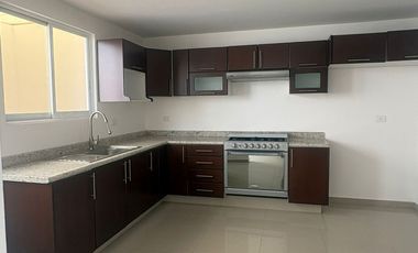 CASA EN RENTA, EN FRACC. BOSQUE SAN DIEGO, SAN PEDRO CHOLULA, PUEBLA.