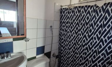 Habitación Semi-Amoblada en Alquiler en Guayacanes, 1 Baño, Incluye Servicios, Norte de Guayaquil.