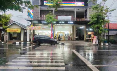 Rumah Murah 2 Lantai Pinggir Jalan Besar Bonus 2 Toko