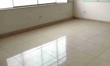 Vendo Oficina en Surco de 192 m2 frente a la Estación Ayacucho Ref. Tomás Marsano con Ayacucho