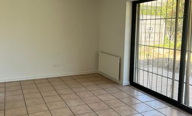 Arriendo casa grande en parcela de 5000 aprox...