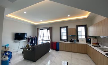 Rumah 3 Lantai American Classic Di Sutera Winona - Alam Sutera