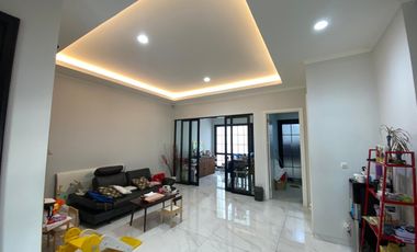 Rumah 3 Lantai American Classic Di Sutera Winona - Alam Sutera