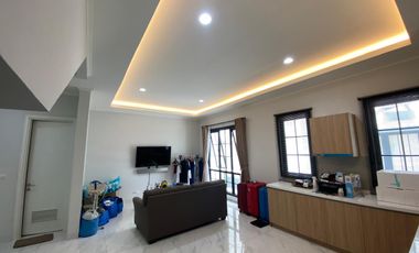 Rumah 3 Lantai American Classic Di Sutera Winona - Alam Sutera