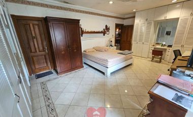 Rumah Bagus dan Asri di Pondok Indah, Jakarta Selatan.