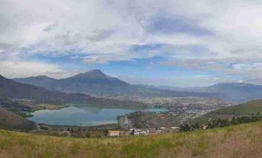 ¡Oportunidad única. Lotes urbanizados con vista a Yahuarcocha!