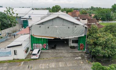 Gudang Luas di Ringroad Selatan - Lokasi Strategis untuk Bisnis Anda