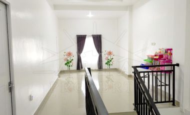 Jual Sewa Rumah 2 Lantai Posisi Hook Siap Huni Kawasan Bebas Banjir