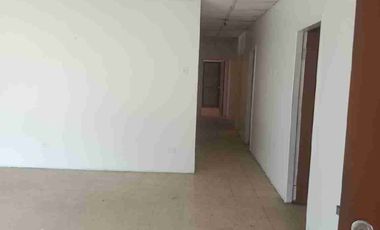 Urdesa,alquiler departamento 2do piso alto,  3 dormitorios , parqueo abierto