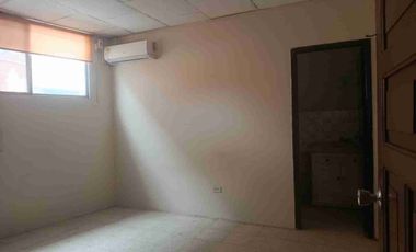 Urdesa,alquiler departamento 2do piso alto,  3 dormitorios , parqueo abierto