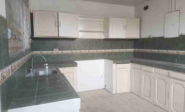 Urdesa,alquiler departamento 2do piso alto,  3 dormitorios , parqueo abierto