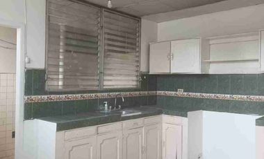 Urdesa,alquiler departamento 2do piso alto,  3 dormitorios , parqueo abierto