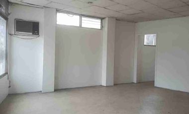 Urdesa,alquiler departamento 2do piso alto,  3 dormitorios , parqueo abierto