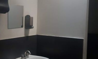 Renta amplio local Comercial entre Blvd. Bernardo Quintana y Prol. Corregidora Norte.