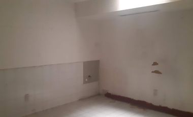 Renta amplio local Comercial entre Blvd. Bernardo Quintana y Prol. Corregidora Norte.