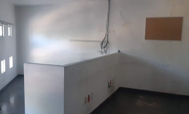 Renta amplio local Comercial entre Blvd. Bernardo Quintana y Prol. Corregidora Norte.