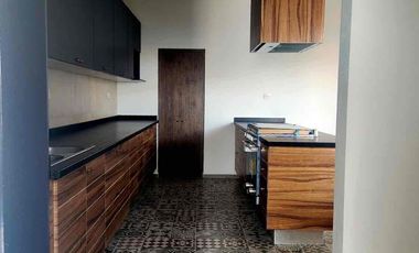 Hermosa Casa en Venta en Residencial privado La Condesa, sobre carretera salida a Celaya a 7 min. de Mega Comercial