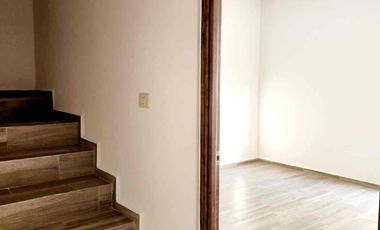 Hermosa Casa en Venta en Residencial privado La Condesa, sobre carretera salida a Celaya a 7 min. de Mega Comercial