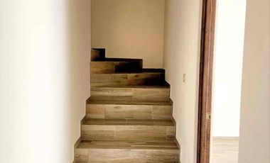 Hermosa Casa en Venta en Residencial privado La Condesa, sobre carretera salida a Celaya a 7 min. de Mega Comercial
