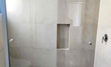 Hermosa Casa en Venta en Residencial privado La Condesa, sobre carretera salida a Celaya a 7 min. de Mega Comercial