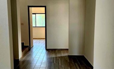 Hermosa Casa en Venta en Residencial privado La Condesa, sobre carretera salida a Celaya a 7 min. de Mega Comercial