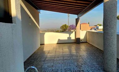 Hermosa Casa en Venta en Residencial privado La Condesa, sobre carretera salida a Celaya a 7 min. de Mega Comercial