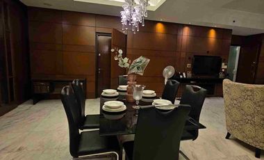 Apartemen luxury The Peak full furnished type 3BR private lift
