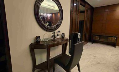 Apartemen luxury The Peak full furnished type 3BR private lift