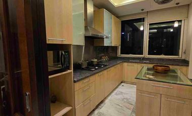 Apartemen luxury The Peak full furnished type 3BR private lift