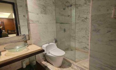 Apartemen luxury The Peak full furnished type 3BR private lift