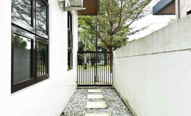 𝐅𝐔𝐋𝐋𝐘 𝐅𝐔𝐑𝐍𝐈𝐒𝐇𝐄𝐃 𝐁𝐔𝐍𝐆𝐀𝐋𝐎𝐖 𝐖𝐈𝐓𝐇 𝐒𝐖𝐈𝐌𝐌𝐈𝐍𝐆 𝐏𝐎𝐎𝐋 𝐅𝐎𝐑 𝐑𝐄𝐍𝐓 𝐈𝐍 𝐀𝐍𝐆𝐄𝐋𝐄𝐒 𝐂𝐈𝐓𝐘, 𝐏𝐀𝐌𝐏𝐀𝐍𝐆𝐀