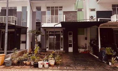 Green Lake City Rumah 2 Lantai Rapi Bagus Jalan Lebar  Bebas Banjir Siap Huni