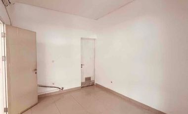 Green Lake City Rumah 2 Lantai Rapi Bagus Jalan Lebar  Bebas Banjir Siap Huni