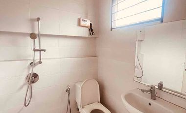 Green Lake City Rumah 2 Lantai Rapi Bagus Jalan Lebar  Bebas Banjir Siap Huni