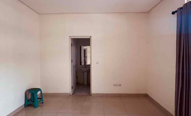 Green Lake City Rumah 2 Lantai Rapi Bagus Jalan Lebar  Bebas Banjir Siap Huni