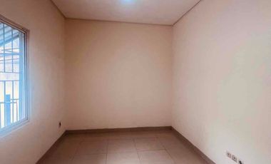 Green Lake City Rumah 2 Lantai Rapi Bagus Jalan Lebar  Bebas Banjir Siap Huni