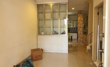 DISEWAKAN RUMAH DENGAN ROOFTOP DAN KITCHEN SET @GOLF LAKE, CENGKARENG