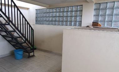 DISEWAKAN RUMAH DENGAN ROOFTOP DAN KITCHEN SET @GOLF LAKE, CENGKARENG