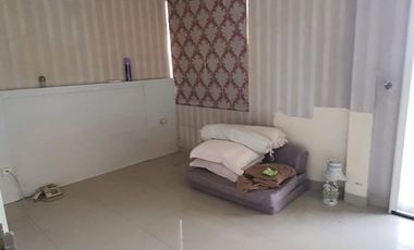 DISEWAKAN RUMAH DENGAN ROOFTOP DAN KITCHEN SET @GOLF LAKE, CENGKARENG