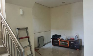 DISEWAKAN RUMAH DENGAN ROOFTOP DAN KITCHEN SET @GOLF LAKE, CENGKARENG