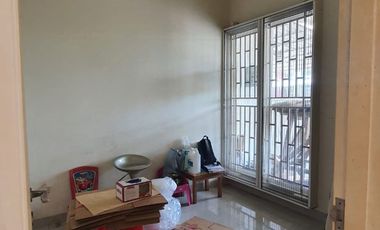 DISEWAKAN RUMAH DENGAN ROOFTOP DAN KITCHEN SET @GOLF LAKE, CENGKARENG