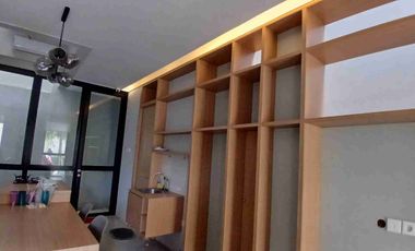 DISEWA RUMAH 2 LANTAI FULL FURNISHED GRAND WISATA BEKASI DEKAT MALL & TOL