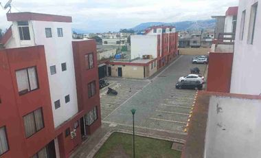 Vendo Cómoda Casa en Conjunto Cerrado con Guardiania 24 horas en Calderón.