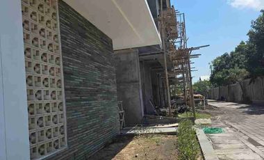 DIJUAL RUMAH SEMI VILLA MODERN MINIMALIS LOKASI IMAM BONJOL