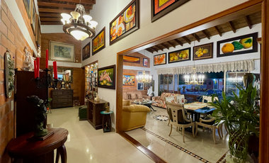 Extraordinaria casa campestre con piscina en un solo nivel en Campiñas de Combia Condominio Campestre. Pereira - Colombia.